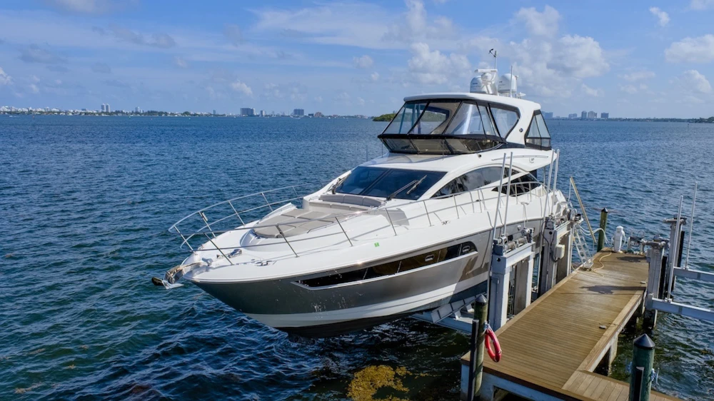 Sea Ray L590 Flybridge Yacht For Sale