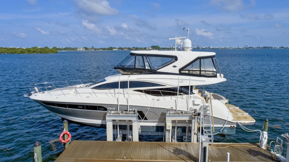 Sea Ray L590 Flybridge Yacht For Sale
