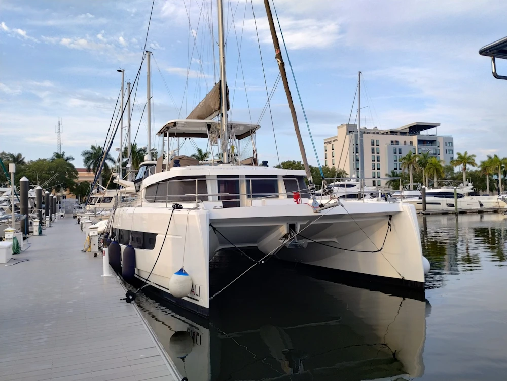 Bali 4.8 Yacht For Sale