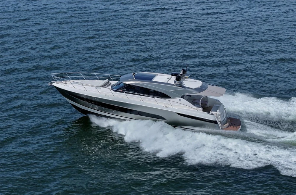 Riviera 5400 Sport Yacht Yacht For Sale