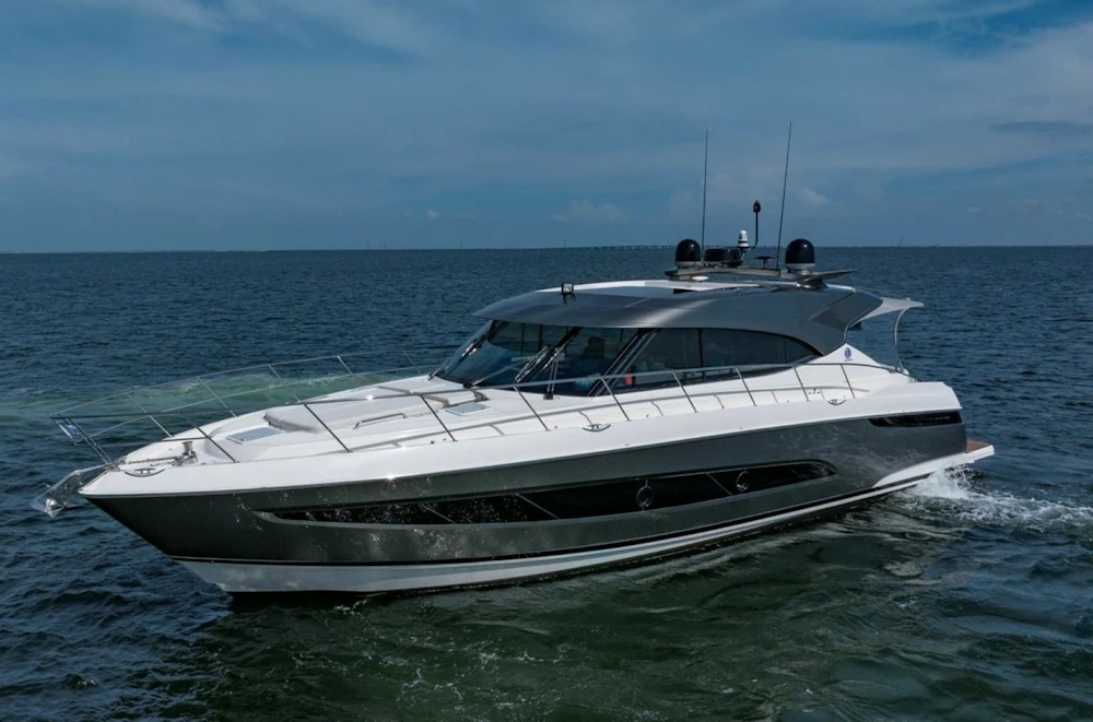 Riviera 5400 Sport Yacht Yacht For Sale