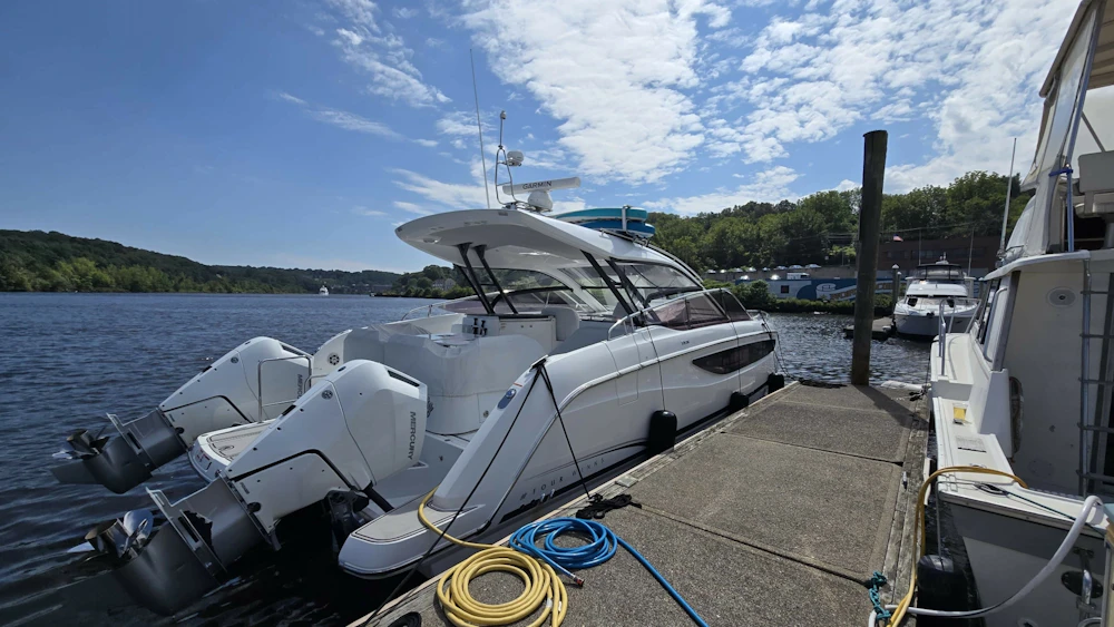 Four Winns TH36 Yacht For Sale