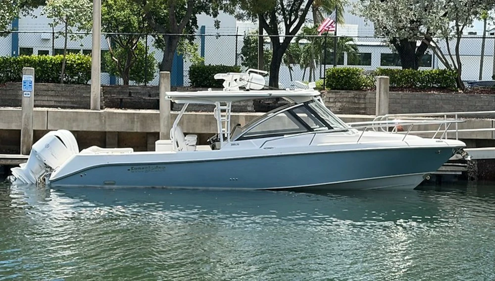 Everglades 360LXC Yacht For Sale