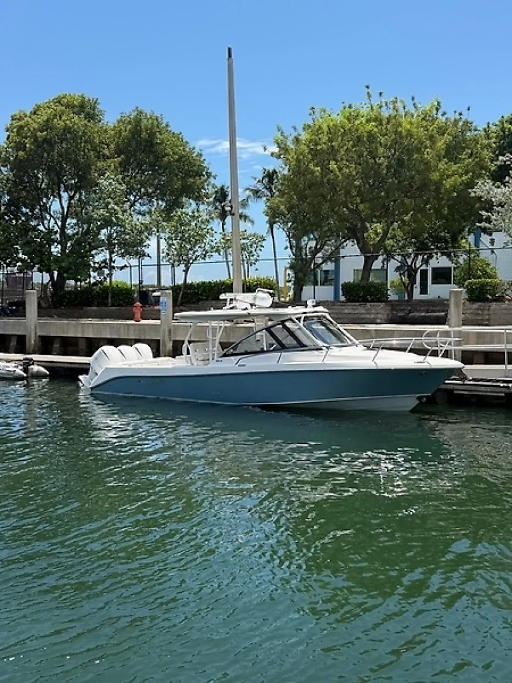 Everglades 360LXC Yacht For Sale