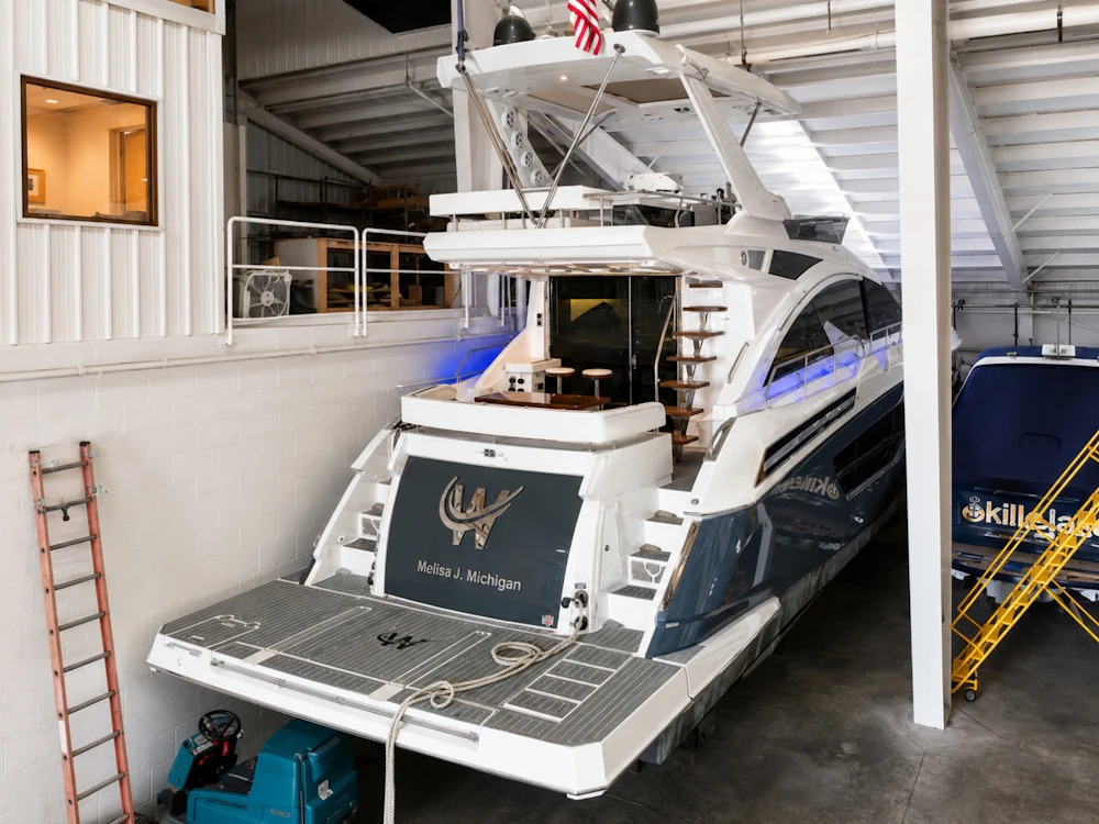Cruisers 60 FLY Yacht For Sale
