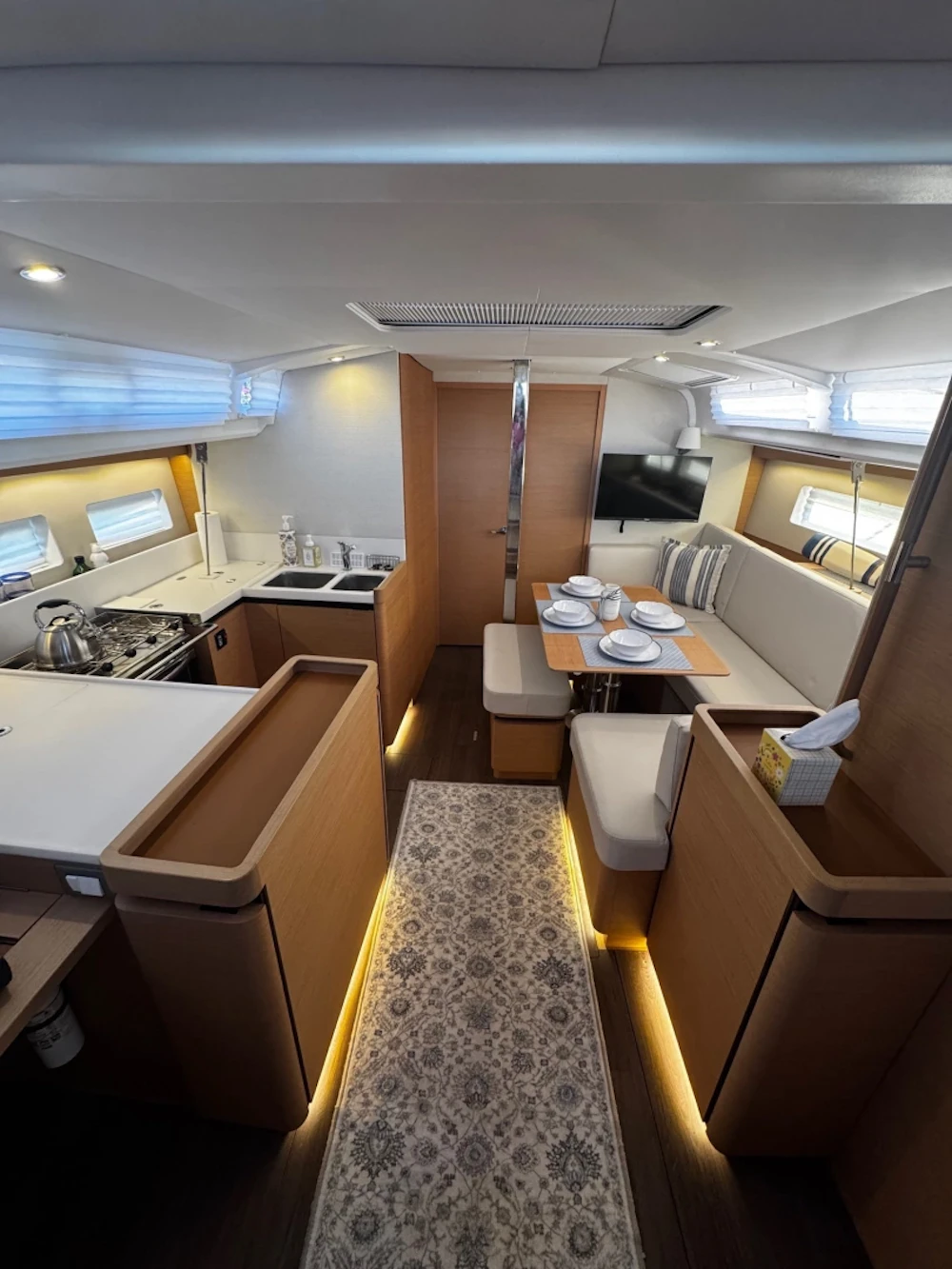 Jeanneau 440 Yacht For Sale