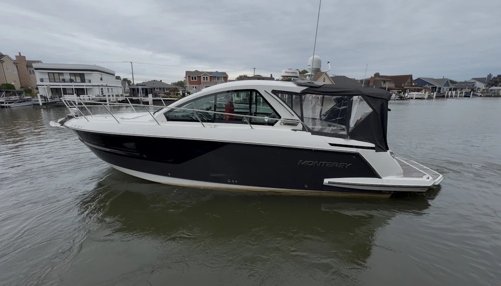 Monterey 360 Sport-Coupe Yacht For Sale