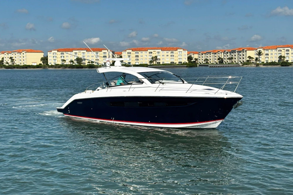 Pursuit SC 365i Sport Coupe Yacht For Sale