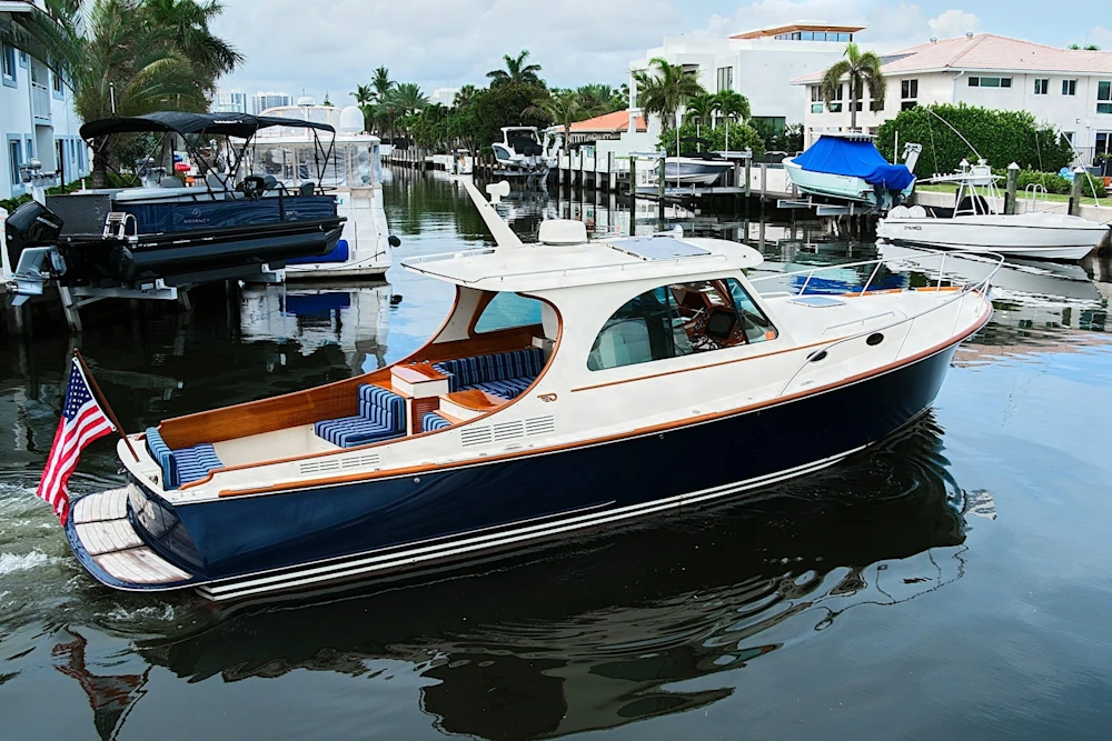 Hinckley Picnic Boat 37 MKIII Yacht For Sale