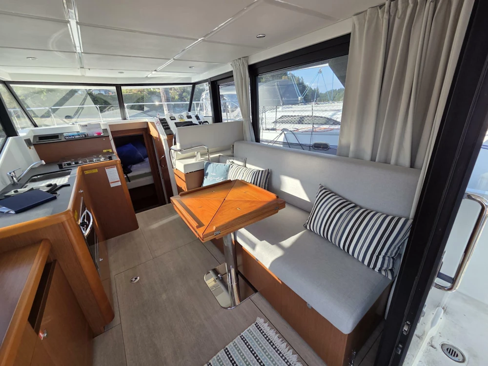 Beneteau Swift Trawler 30 Yacht For Sale