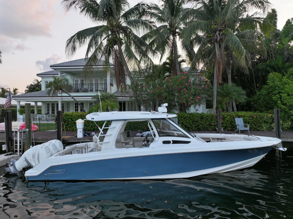 Boston Whaler  Yacht For Sale