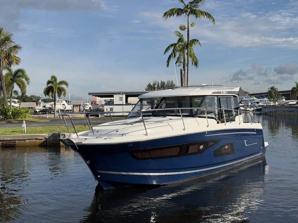 Jeanneau NC 1095 Coupe Yacht For Sale