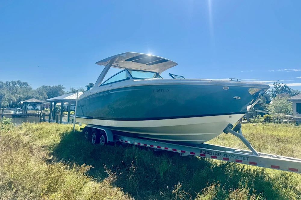 Cobalt R33 Yacht For Sale