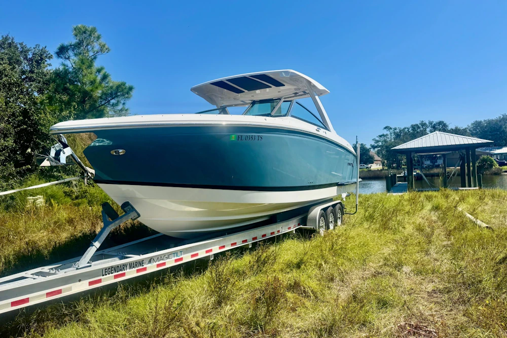 Cobalt R33 Yacht For Sale