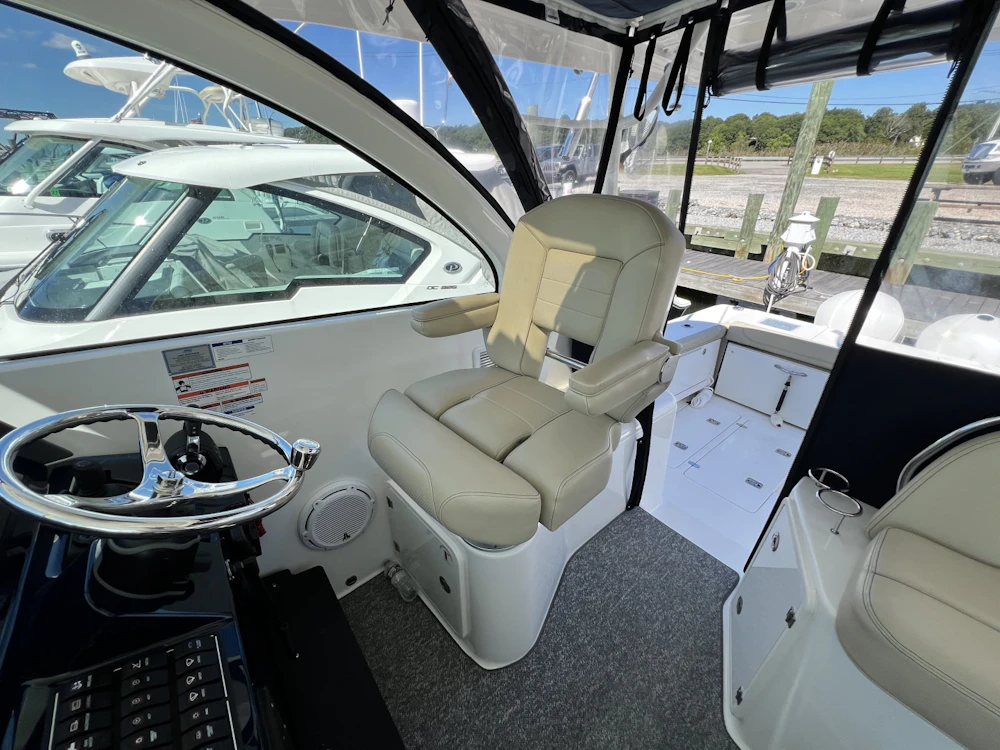 Pursuit 385 Offshore Yacht For Sale