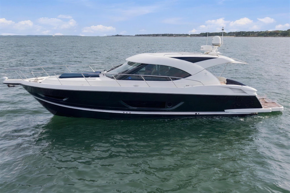 Riviera 4400 Sport Yacht Yacht For Sale