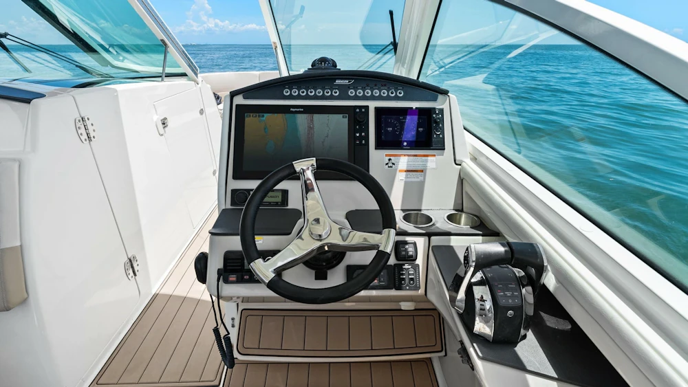 Boston Whaler 320 Vantage Yacht For Sale