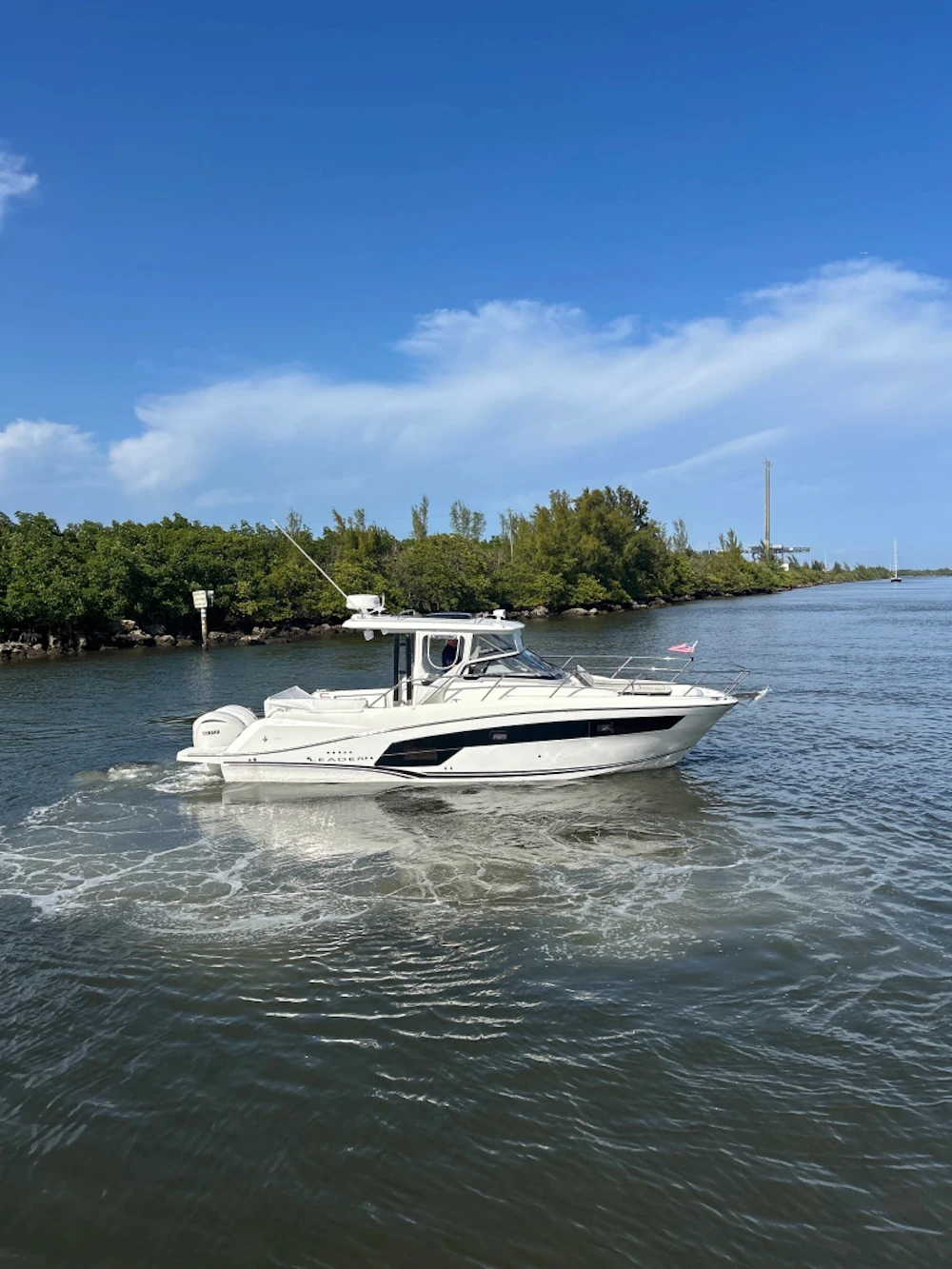 Jeanneau 10.5 Walkaround Yacht For Sale