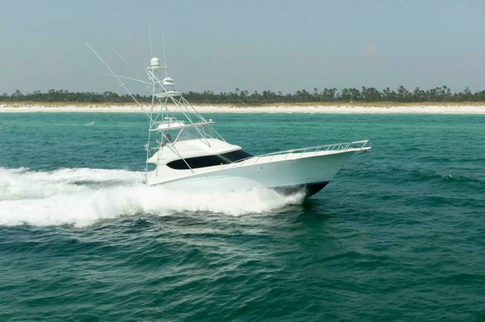 Hatteras 60 Convertible Yacht For Sale
