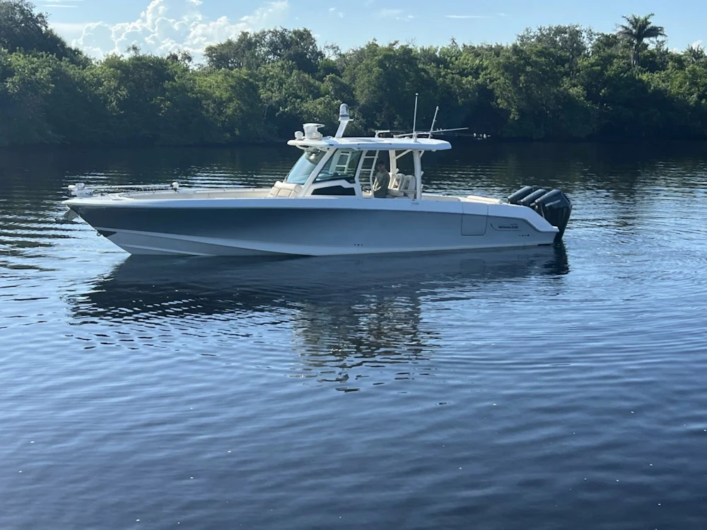 Boston Whaler 380 Outrage Yacht For Sale
