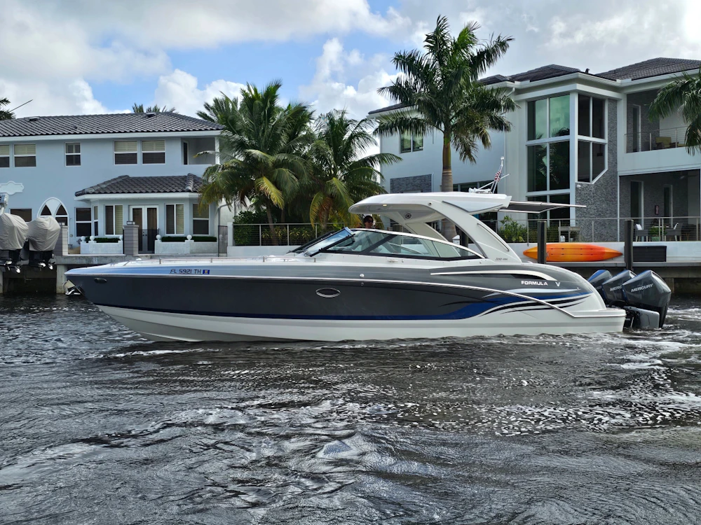 Formula 350 Crossover Bowrider Yacht For Sale