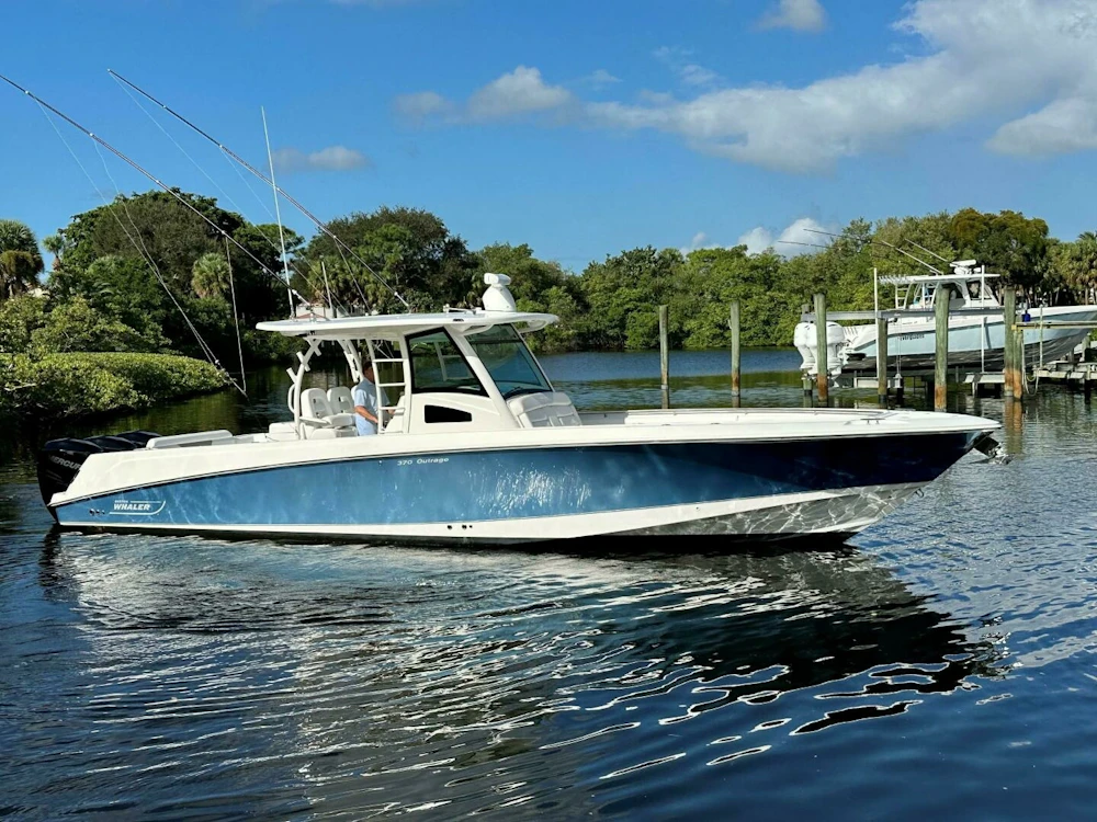 Boston Whaler 370 Outrage Yacht For Sale