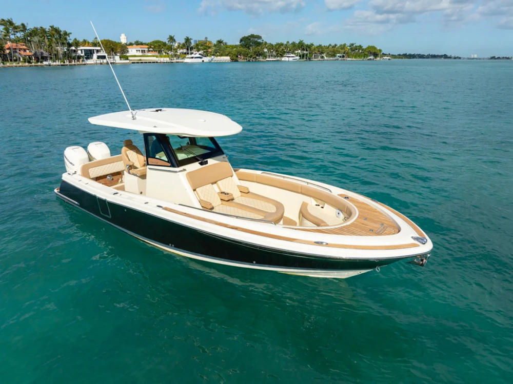 Chris-Craft Catalina 30 Yacht For Sale