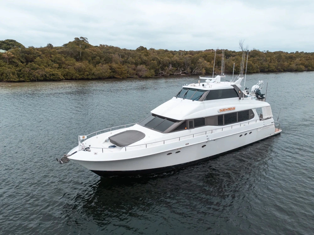 Lazzara Yachts Skylounge Yacht For Sale