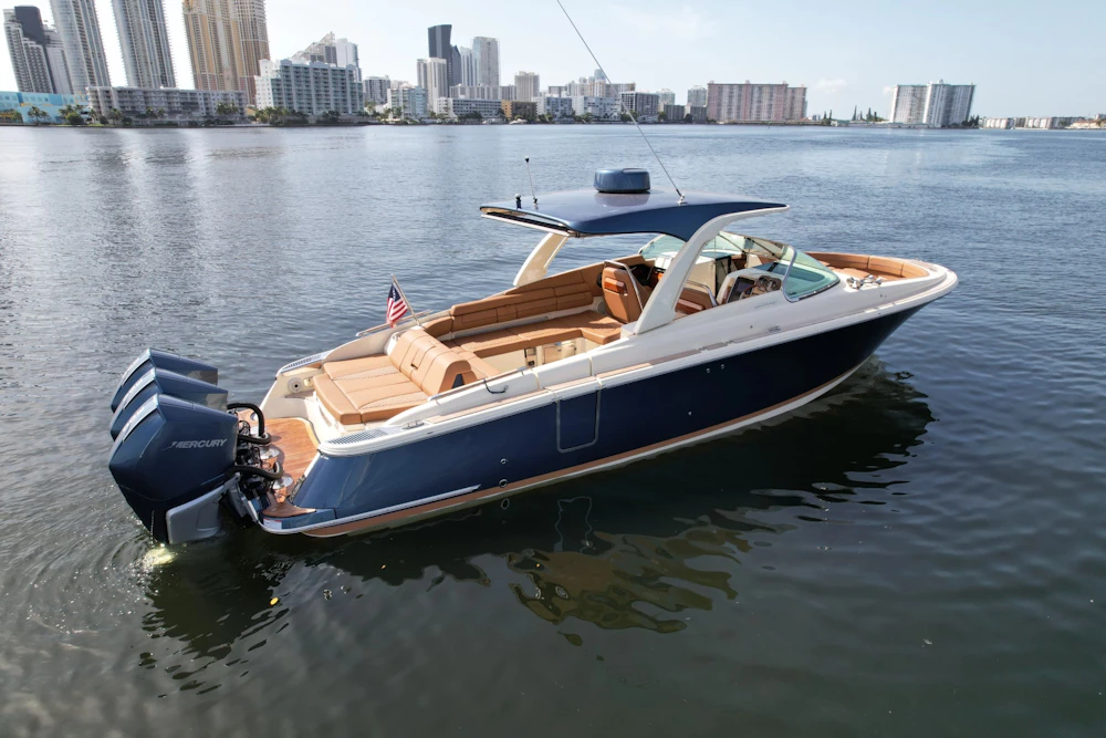 Chris-Craft Launch 35 GT Yacht For Sale