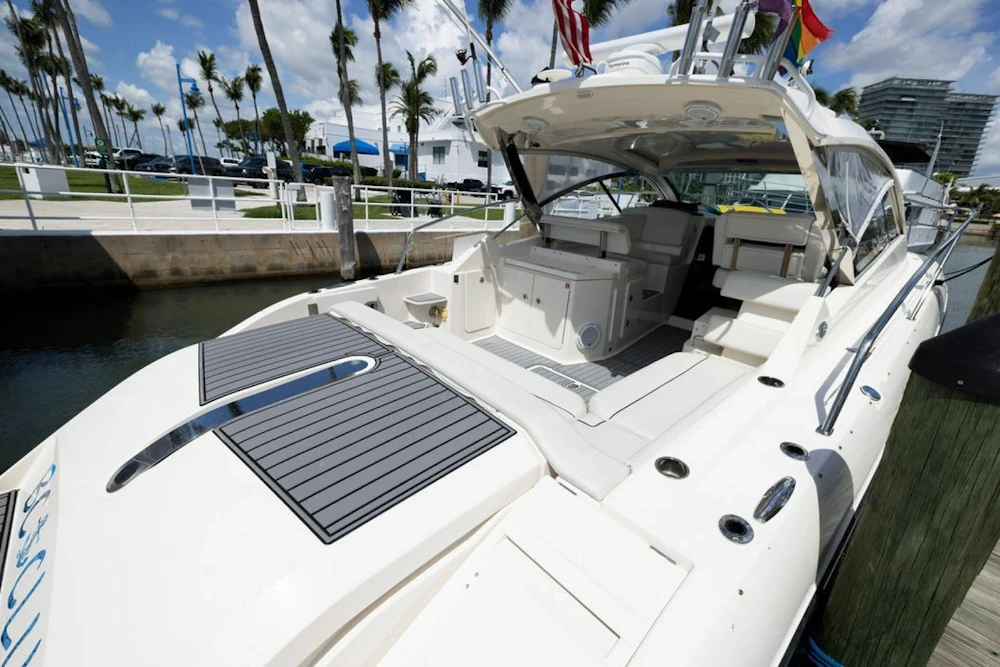 Pursuit 365i Sport Coupe Yacht For Sale