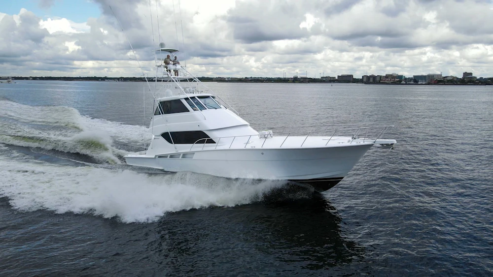 Hatteras 60 Enclosed Bridge Convertible Yacht For Sale