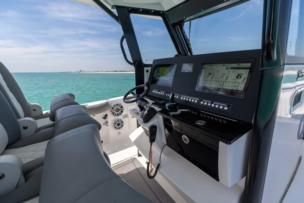 Everglades 365 CC Yacht For Sale