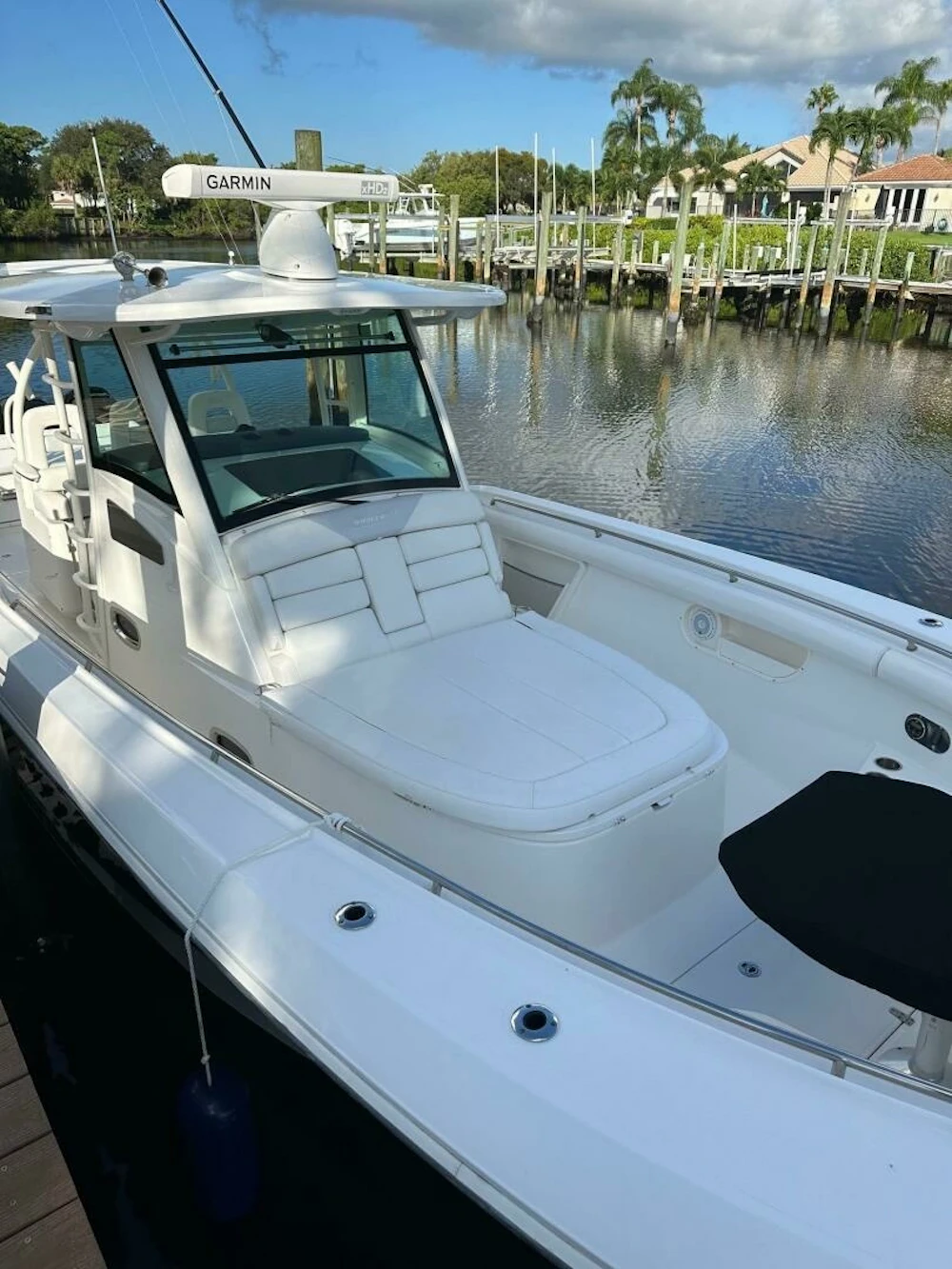 Boston Whaler 370 Outrage Yacht For Sale