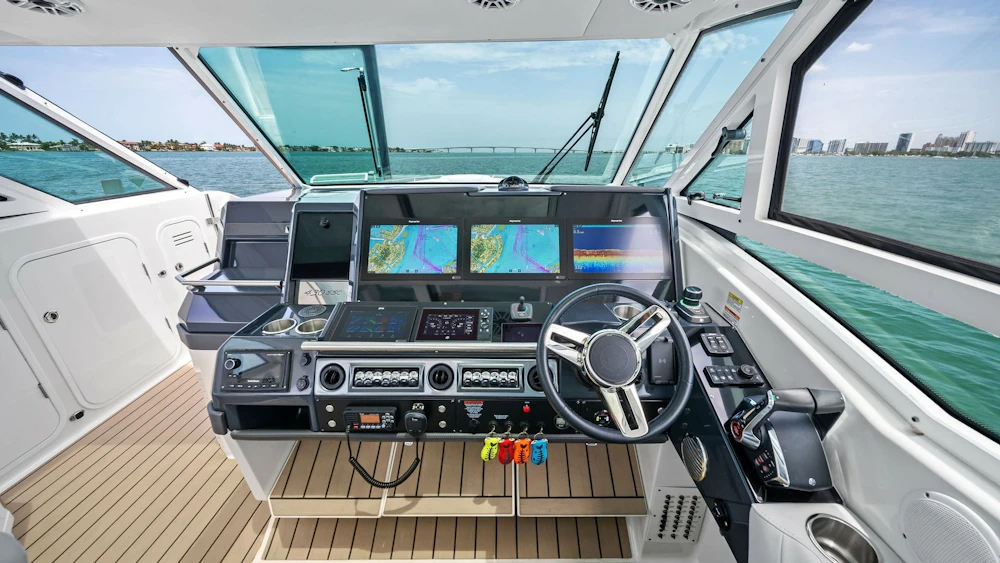 Formula 430 Super Sport Crossover Yacht For Sale