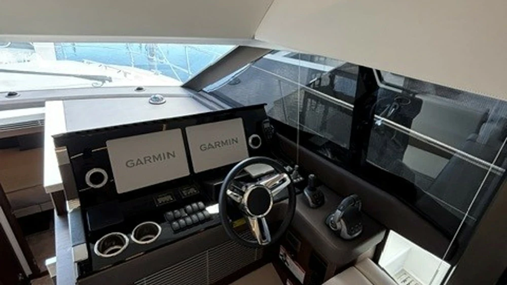 Prestige 520 Flybridge Yacht For Sale