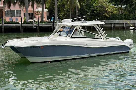 World Cat 325CC Yacht For Sale