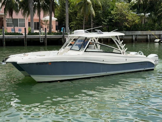 World Cat 325DC Yacht For Sale
