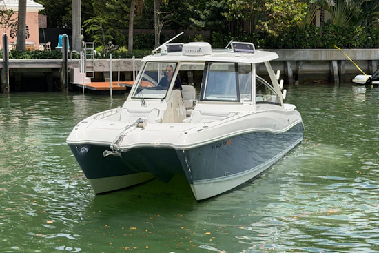 World Cat 325CC Yacht For Sale