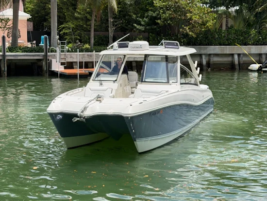 World Cat 325DC Yacht For Sale