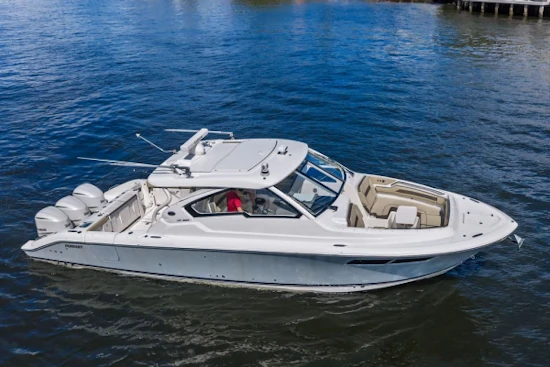 Pursuit 365 DC Yacht For Sale