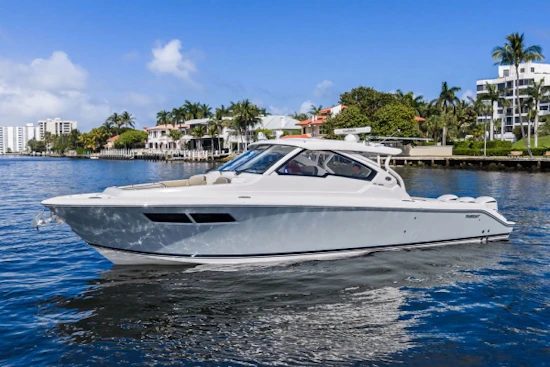 Pursuit 365 DC Yacht For Sale
