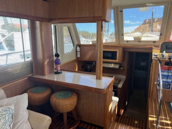 Mainship 43 Trawler Yacht For Sale
