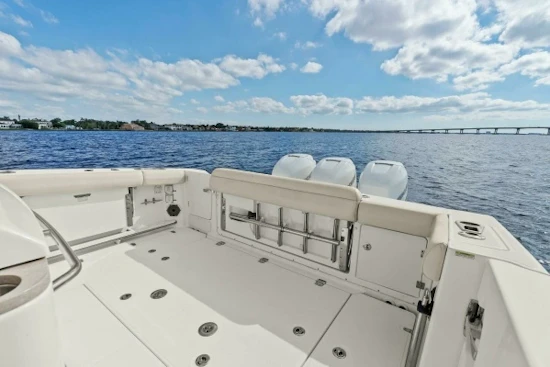 Boston Whaler 380 Outrage Yacht For Sale