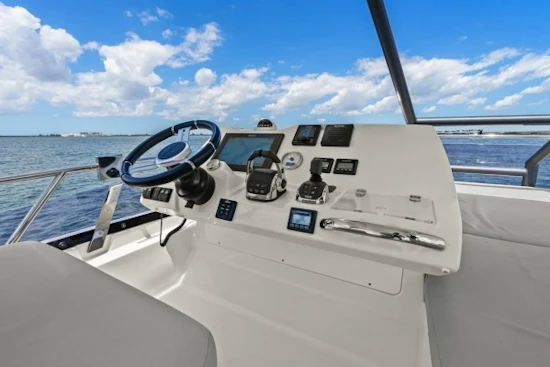 Prestige 460 Flybridge Yacht For Sale