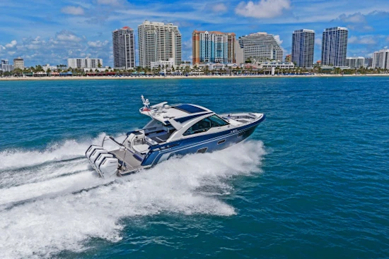 Formula 400 Super Sport Crossover Yacht For Sale