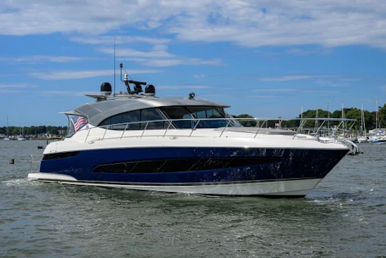 Riviera 5400 Sport Yacht Yacht For Sale