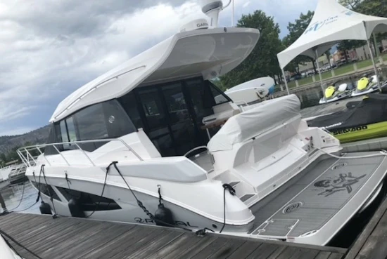 Regal 42 Grande Coupe Yacht For Sale