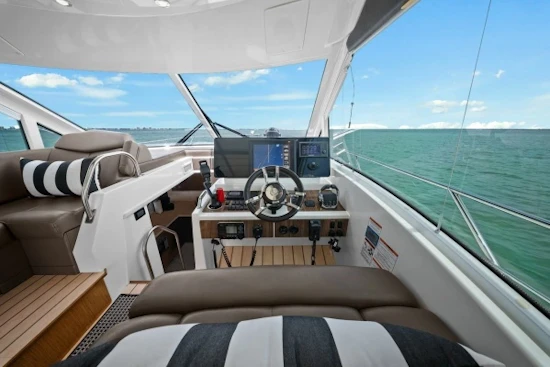Cruisers Yachts 48 Cantius Yacht For Sale