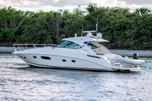 Picture Of: 47' Sea Ray 470 Sundancer 2011 Yacht For Sale | 3 of 21
