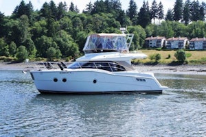 Picture Of: 35' Carver C34 2013 Yacht For Sale | 1 of 27